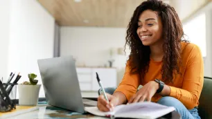 How Online Universities Can Bridge the Gap Between Academia and Industry
